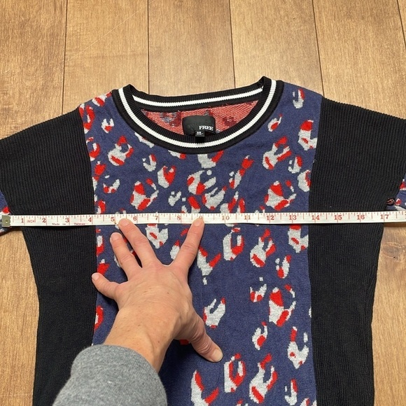 Aritzia Wilfred Free Leopard Print Sweater Size blue red black cashmere blend XS - Picture 6 of 10
